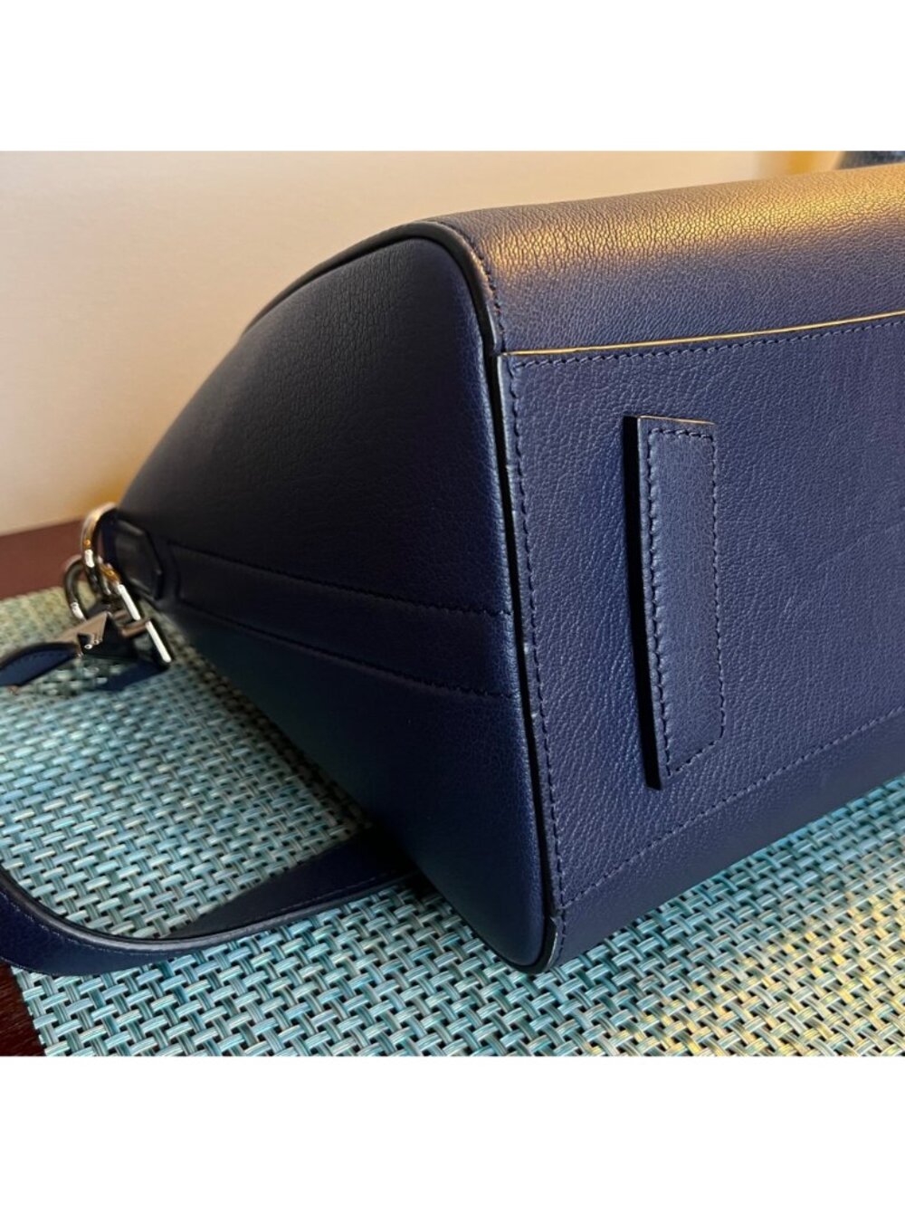 Givenchy Small Antigona Shoulder Bag Navy Goatskin Leather - Picture 8 of 14